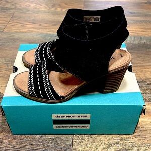 TOMS NEW Sz 6.5 Women’s Majorca Cutout Black Multi Chunky Global Woven Sandals